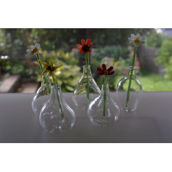 "Vaserl mit Glasblüte"